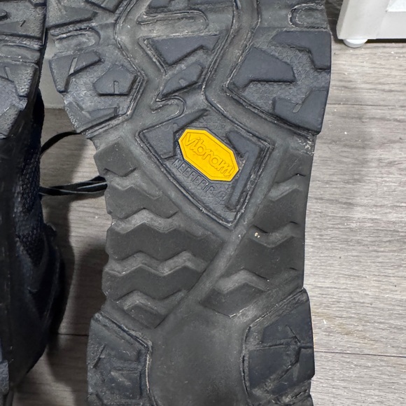 Hoka TOA Gore-Tex hiking shoes, women’s 8 - Picture 10 of 11